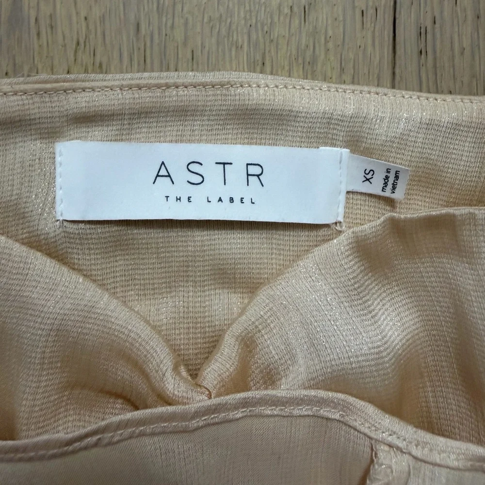 ASTR THE LABEL Puff Sleeve Sweetheart Peplum Top- (Size XS)